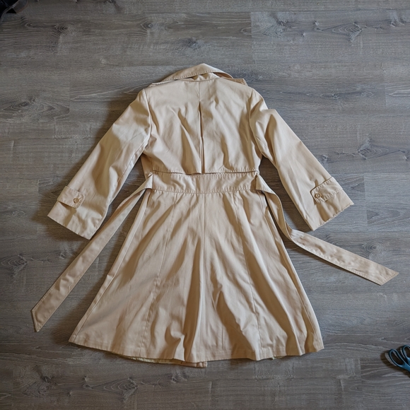 Vintage Tan Trench Coat - Picture 8 of 16